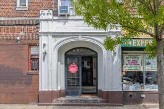 2105 E 14th St in Brooklyn, NY - Foto de edificio - Building Photo