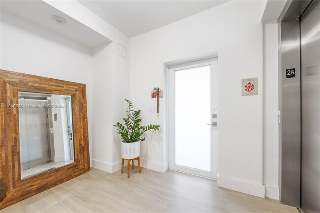 120 Salamanca Ave in Coral Gables, FL - Building Photo - Building Photo