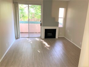 Courtyard At Sherman Oaks in Sherman Oaks, CA - Building Photo - Building Photo