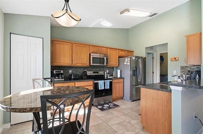 24 Radcliffe Dr in Palm Coast, FL - Building Photo - Building Photo