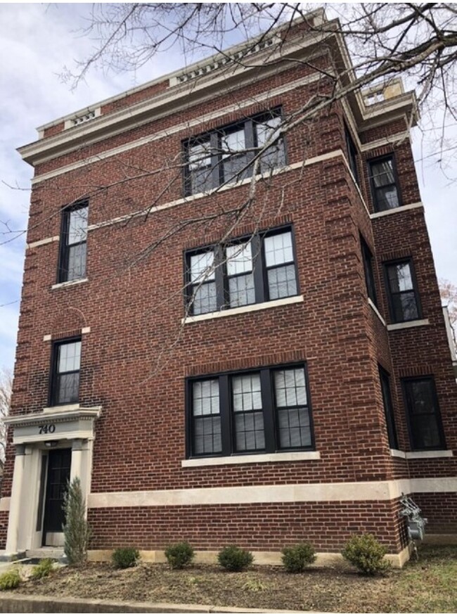 740 Leland Ave in University City, MO - Foto de edificio - Building Photo