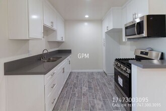 12828 Oxnard St in Los Angeles, CA - Building Photo - Building Photo