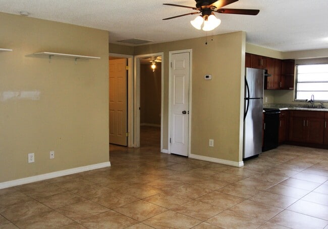 38942 9th Ave in Zephyrhills, FL - Foto de edificio - Building Photo