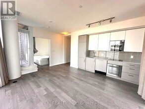17 Dundonald St in Toronto, ON - Building Photo - Building Photo