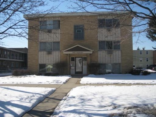 9456 N Washington Ave in Niles, IL - Building Photo