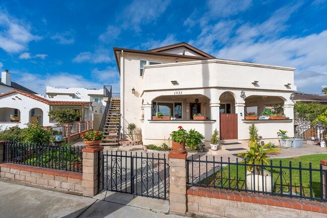 1931 S Crescent Ave in Los Angeles, CA - Building Photo - Building Photo