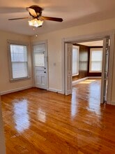 123 Center St, Unit 123 in Manchester, CT - Foto de edificio - Building Photo