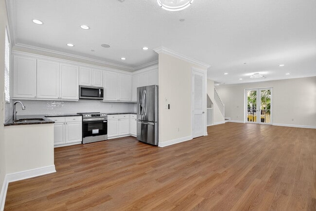 property at 2502 N Dixie Hwy