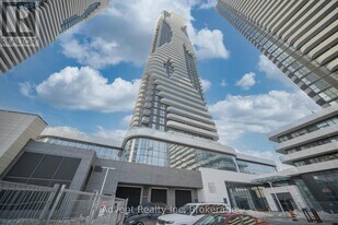 8 Interchange Wy in Vaughan, ON - Building Photo