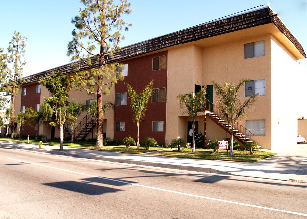 Green Acre Apartments in Fullerton, CA - Foto de edificio