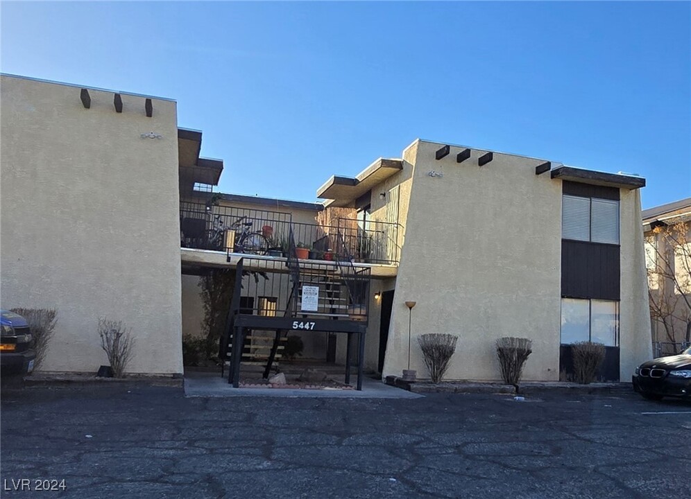 5447 Retablo Ave in Las Vegas, NV - Building Photo