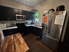 2203 Kemper Ln in Cincinnati, OH - Building Photo - Building Photo