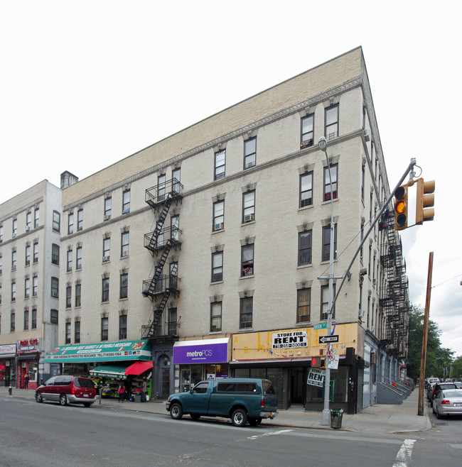 245 Brook Ave in Bronx, NY - Foto de edificio - Building Photo