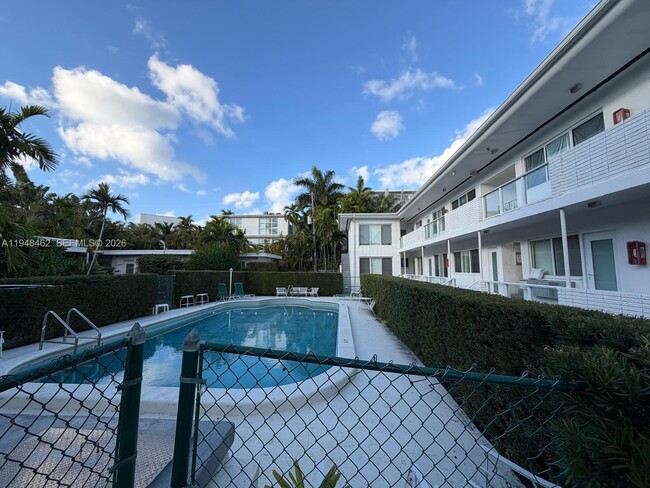 1065 98th St in Bay Harbor Islands, FL - Building Photo - Building Photo