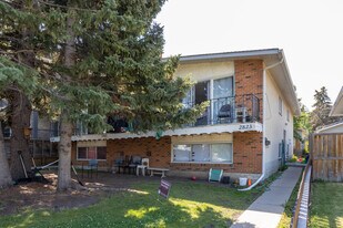 2823 40 St SW in Calgary, AB - Building Photo