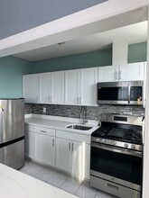 209 Danforth Ave in Jersey City, NJ - Building Photo - Building Photo