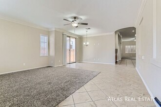 8125 Chimney Bluff St in North Las Vegas, NV - Building Photo - Building Photo