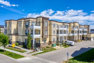 320 Quarry Villas SE in Calgary, AB - Building Photo