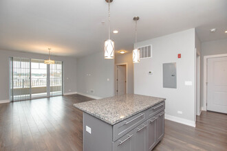 1202 Waukegan Rd in Glenview, IL - Foto de edificio - Building Photo