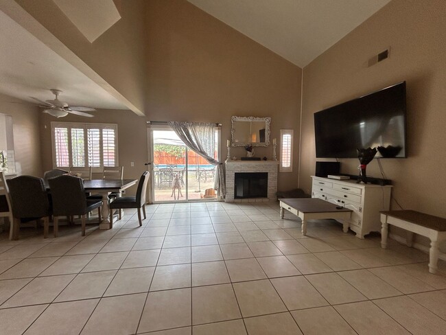 1633 Jon Gilbert Ln in Beaumont, CA - Building Photo - Building Photo