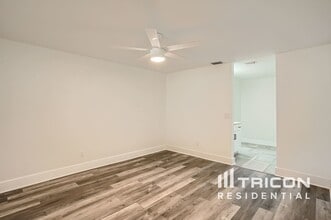7515 Winging Way Dr in Tampa, FL - Building Photo - Building Photo