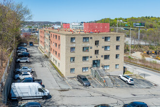 44 Byron St in Worcester, MA - Building Photo - Building Photo