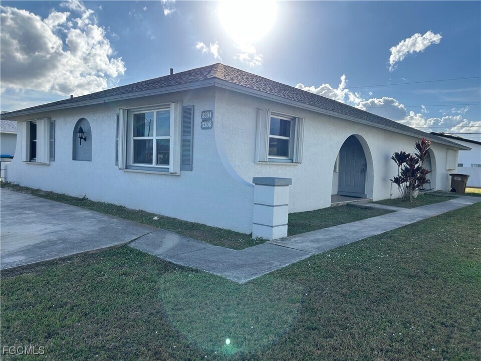 3306 SW 7th Pl in Cape Coral, FL - Building Photo