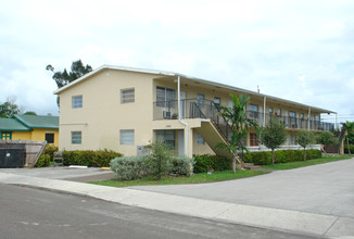 1106 S L St in Lake Worth, FL - Building Photo - Building Photo