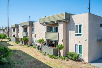 Regency Plaza Apartment Homes in Anaheim, CA - Building Photo - Building Photo