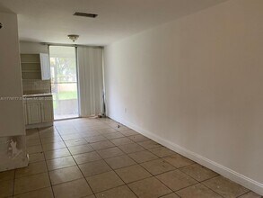 5959 SW 69th St in South Miami, FL - Building Photo - Building Photo