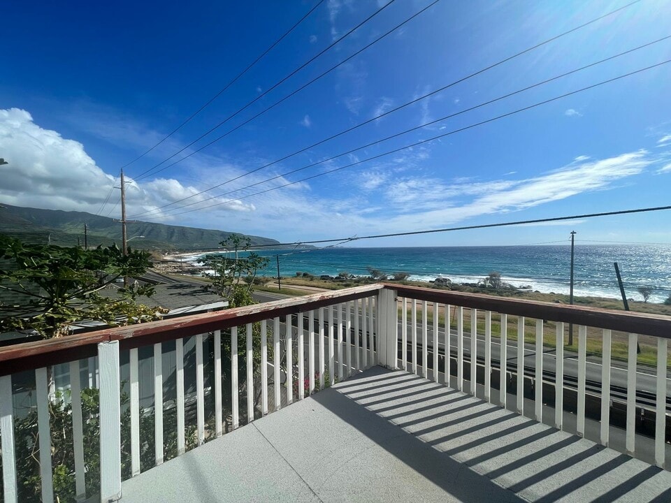 87-1320-1320 Farrington Hwy in Waianae, HI - Building Photo