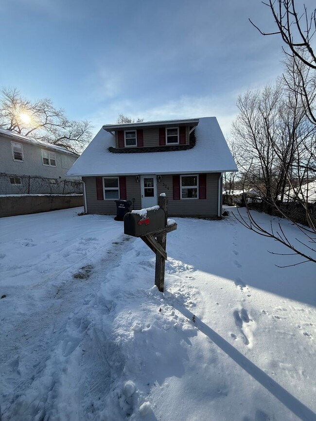 324 7th St NE in Jamestown, ND - Building Photo - Building Photo