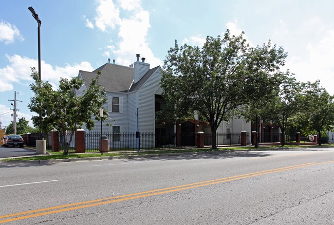 2401-2403 E 12th St in Kansas City, MO - Building Photo - Building Photo