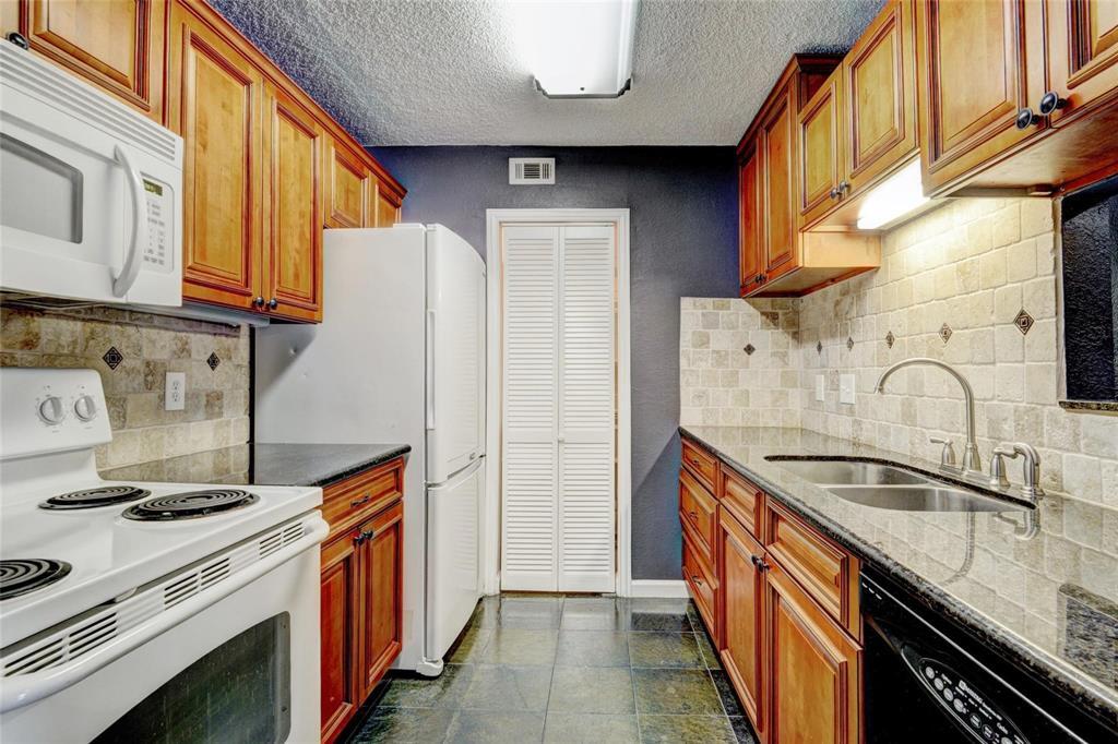7575 Katy Fwy-Unit -26 in Houston, TX - Foto de edificio