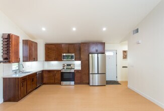 5401 W 83rd St in Los Angeles, CA - Building Photo - Building Photo