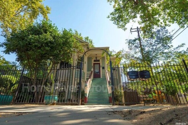 813 24th St in Sacramento, CA - Building Photo - Building Photo