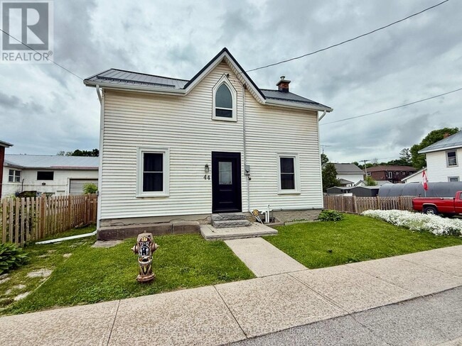 property at 44 Metcalf St