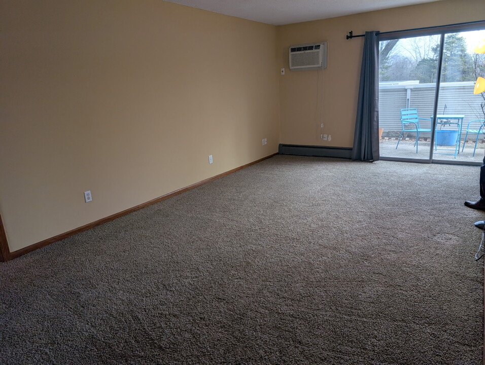946 Westbrooke Way, Unit 1 in Hopkins, MN - Building Photo