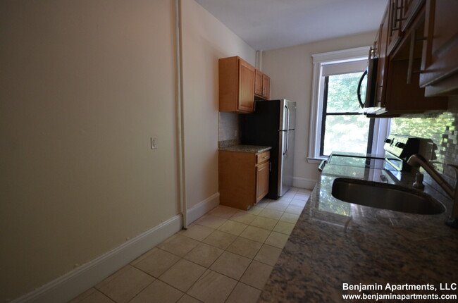 265 Saint Paul St, Unit 1 in Brookline, MA - Building Photo - Building Photo