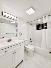 2101 NE 51st St in Fort Lauderdale, FL - Foto de edificio - Building Photo