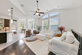 126 Biltmore Loop in Montgomery, TX - Building Photo - Building Photo