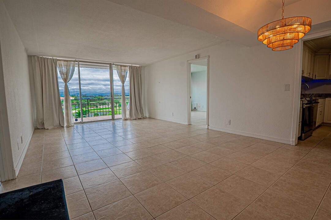 1500 Presidential Way, Unit 602 in West Palm Beach, FL - Foto de edificio