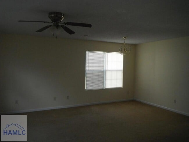 1100-8A Pineland Ave in Hinesville, GA - Foto de edificio - Building Photo