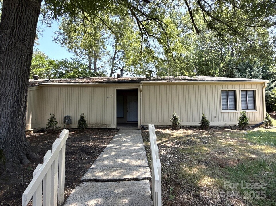 3621 Willow Point Dr in Charlotte, NC - Building Photo