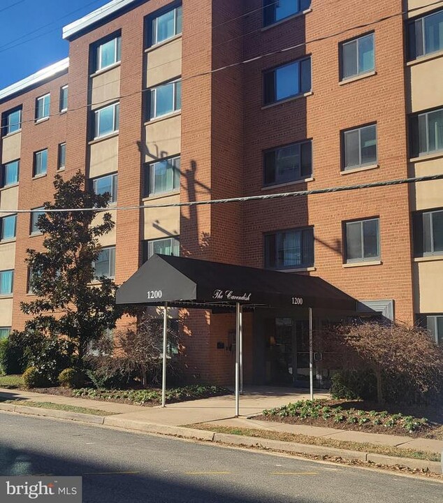 1200 S Arlington Ridge Rd in Arlington, VA - Building Photo