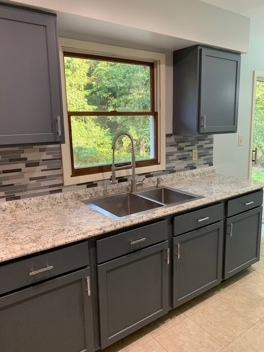 280 Pine Ridge Rd in Battle Creek, MI - Building Photo