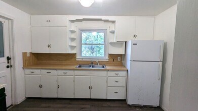 834 W Southern Ave in Muskegon, MI - Building Photo - Building Photo