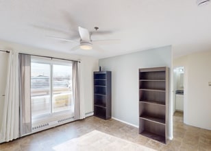 10405-10499 99 Ave in Grande Prairie, AB - Building Photo - Building Photo