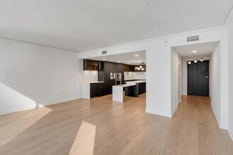 180 E Pearson St in Chicago, IL - Foto de edificio - Building Photo