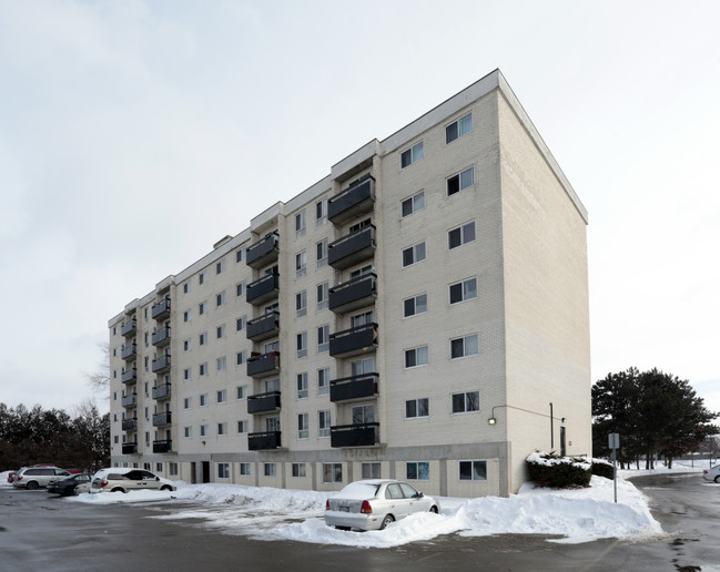 Huntington Place in Kitchener, ON - Building Photo - Building Photo